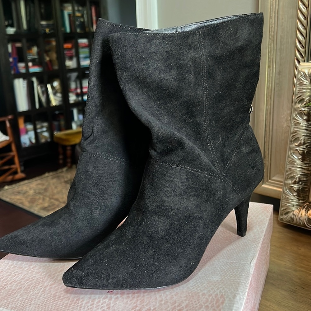 Cape Robbin black size 8 heel booties suede. Never worn.